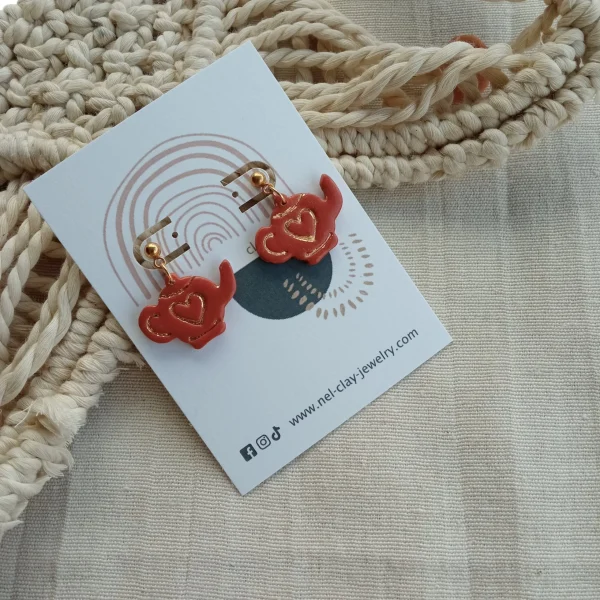 Orange kettles with gold details