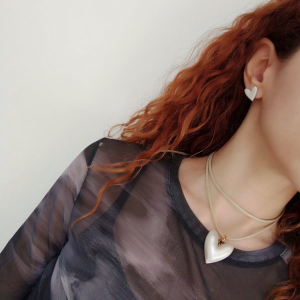 Pearl white hearts set of necklace and stud earrings