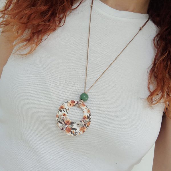 Floral pendant necklace