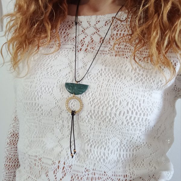 Dark green pendant necklace
