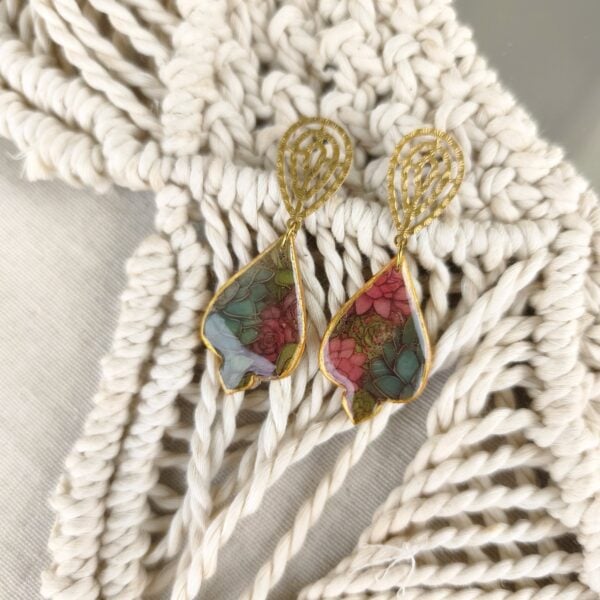 Floral spade dangle earrings