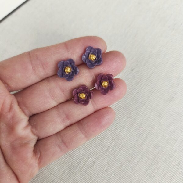 Small flower studs