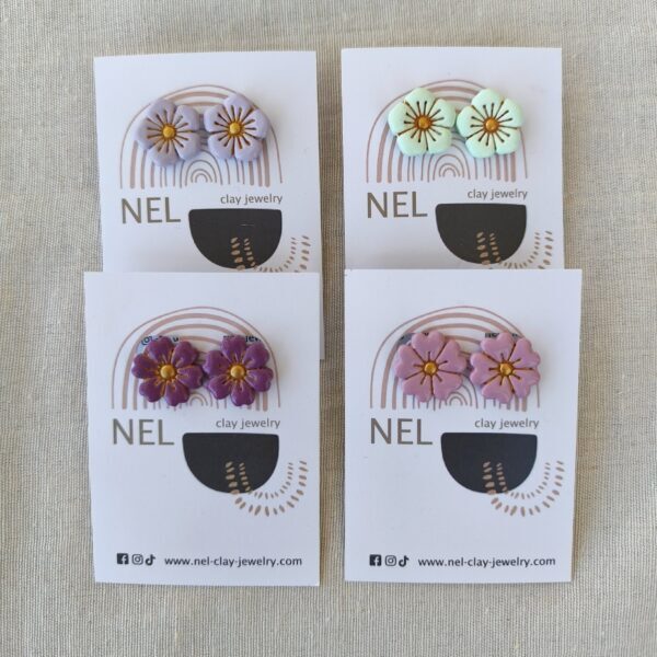 Flower stud earrings