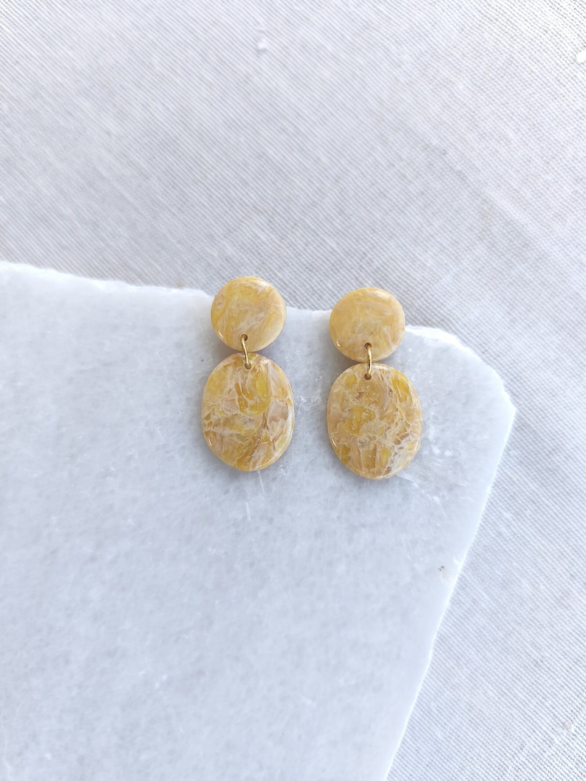 Nel Clay Jewelry - Marbled golden yellow minimal earrings 3 Marbled golden yellow minimal earrings - Image 3