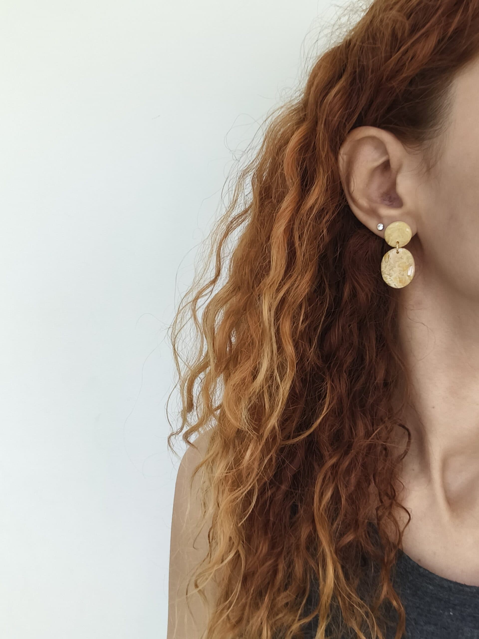 Nel Clay Jewelry - Marbled golden yellow minimal earrings 2 Marbled golden yellow minimal earrings - Image 2